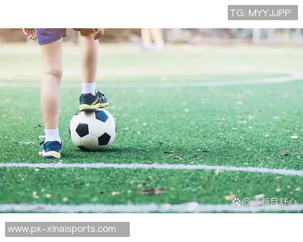 这样的黑皮足球弟弟，虽然球技很好，但是脚应该会很臭！